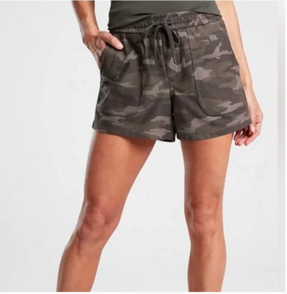 ATHLETA NWT Farallon Camo Shorts // 22